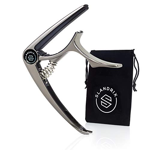 SLANDRIX Kapodaster für Gitarre | Brushed Metal | Der Premium Einhand Capodaster mit Samtbeutel zur Capo Aufbewahrung | Neue 2.0 Version